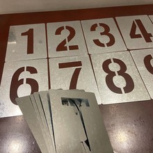專業(yè)解析 車牌放大號自噴漆模板的應(yīng)用與貨車尾數(shù)字廣告制作